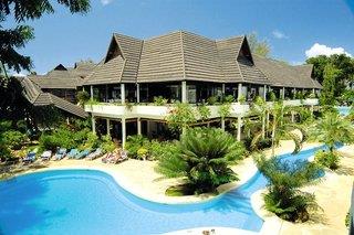 Travellers Beach Hotel & Club